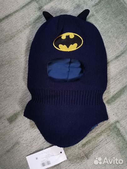 Шапочки, кепки много