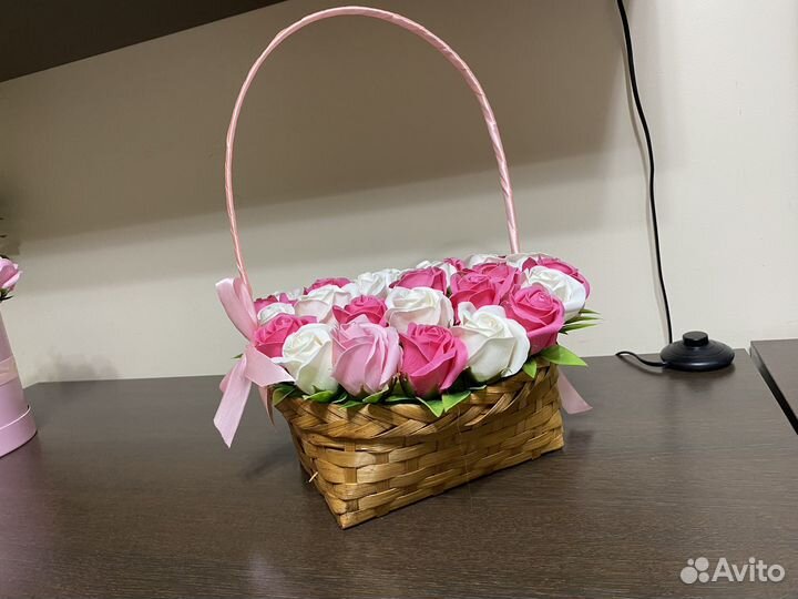 Букет из мыльных роз в корзинке