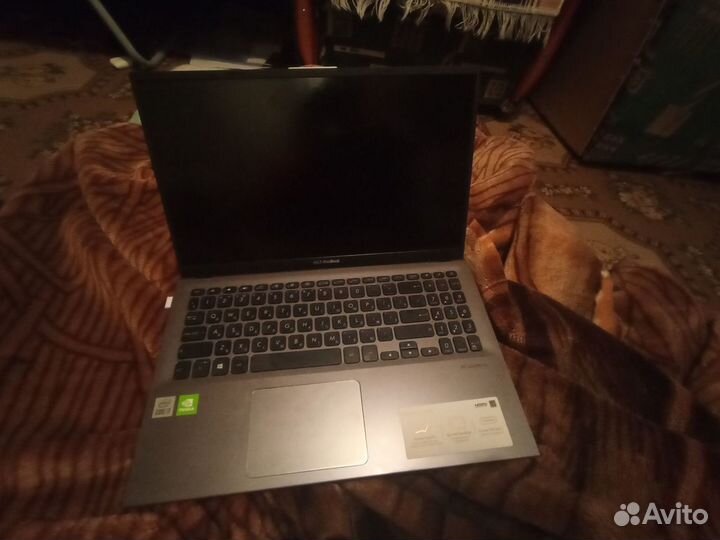 Asus laptop x512