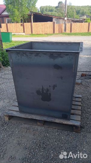 Мусорный бак металлический