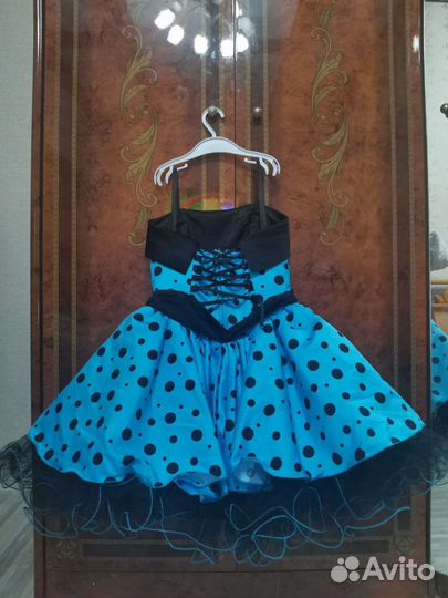 Платье нарядное в горох