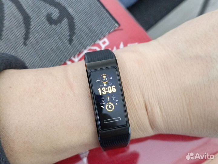 Смарт часы Huawei band 4 pro