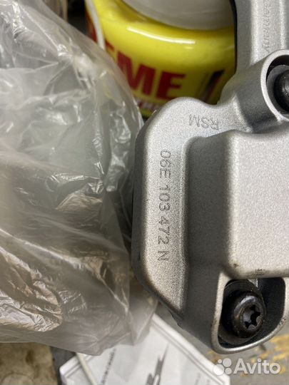 Клапанная крышка новая правая vag v6 06E 103 472 N