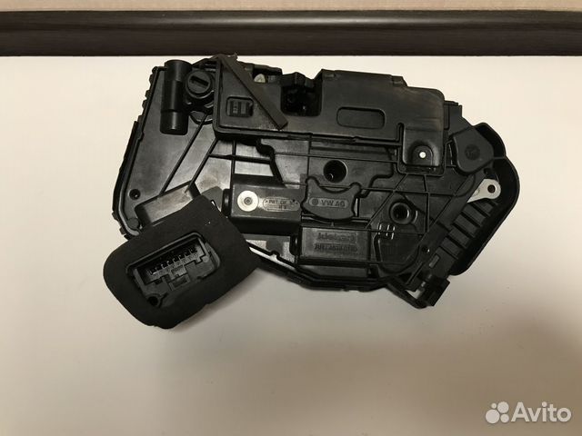 Замок двери задней Volkswagen Polo Skoda Rapid