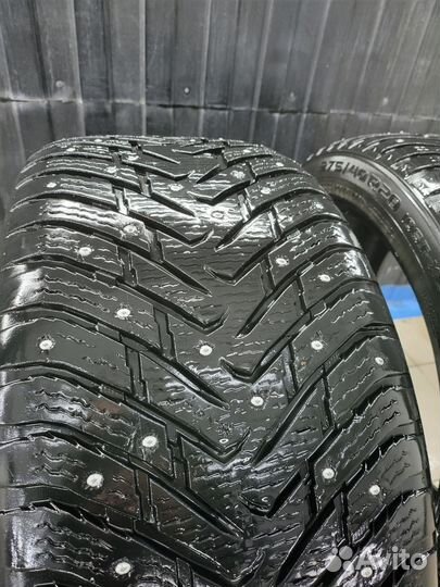 Nokian Tyres Hakkapeliitta 8 SUV 4.00/40 R20 20E
