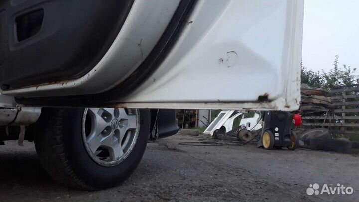 Nissan rnessa дверь правая передняя
