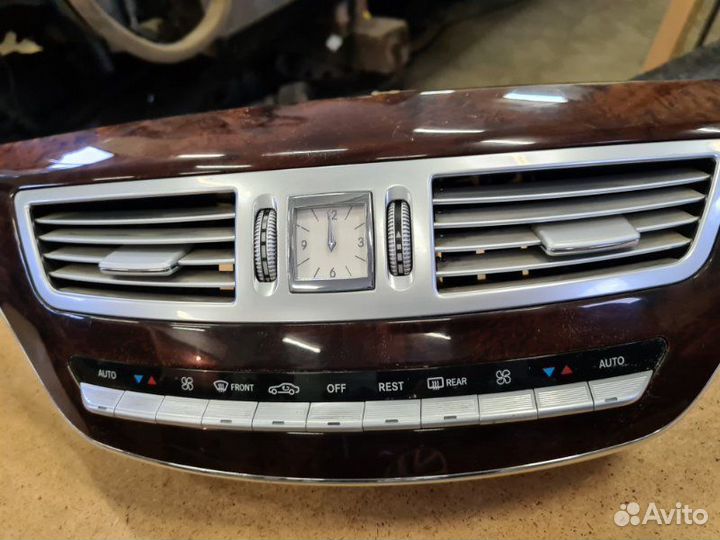 Накладка на торпедо Mercedes-Benz S-Klass седан