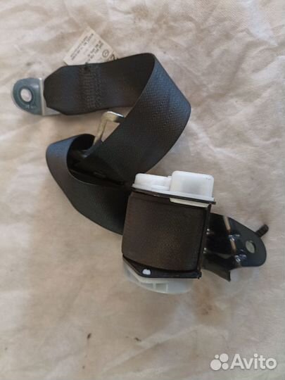 Mazda 3 BL Ремень безопасности задний правый