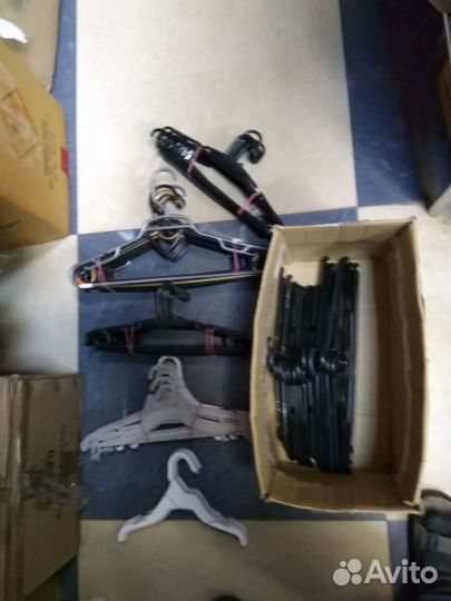 Вешалки плечики металл, пластик