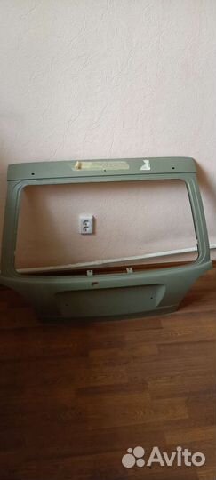 Дверь багажника