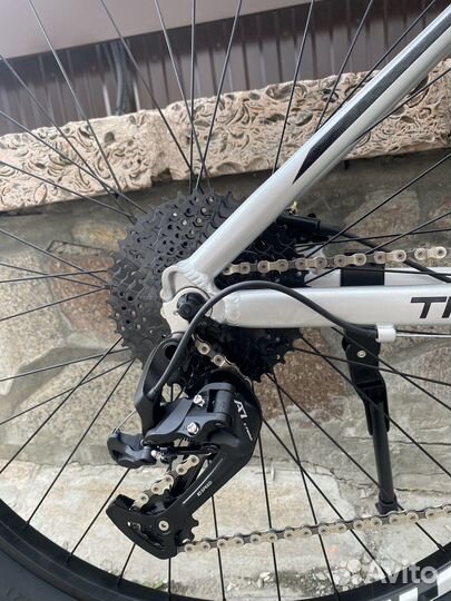 Новый горный велосипед на алюминиевой раме