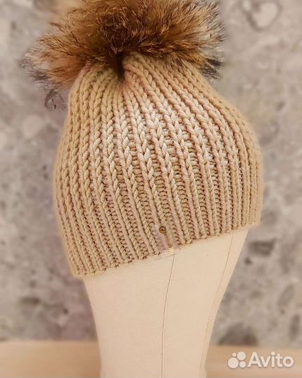 Шапка женская с натуральным помпоном