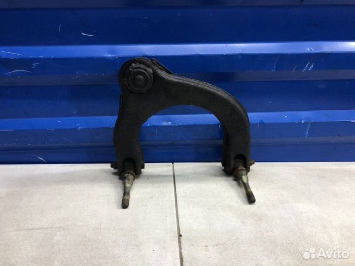 Рычаг верхний передний левый Mitsubishi Galant