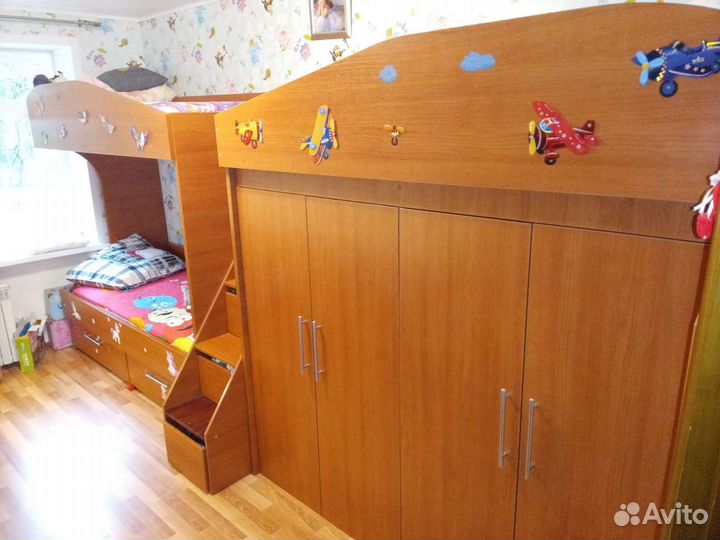 Детская двухъярусная кровать со шкафом