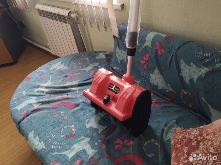 Снегоуборочная аккумуляторная лопата