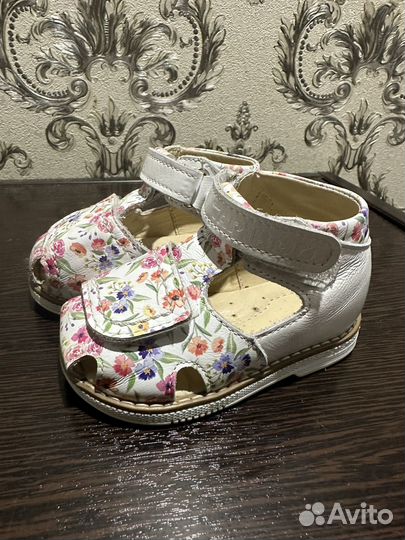 Сандалии для девочки