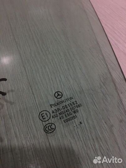 Стекло двери переднее левое Mercedes Benz C230