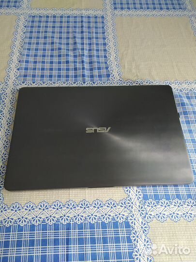 Asus vivobook 17