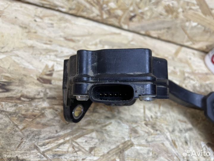 Педаль газа Toyota Camry 50