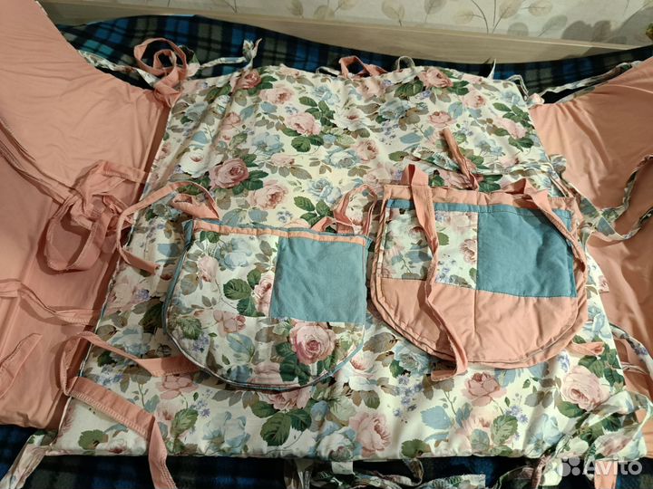 Бортики в кроватку, несколько комплектов