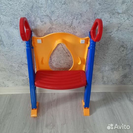 Детское сиденье на унитаз со ступенькой