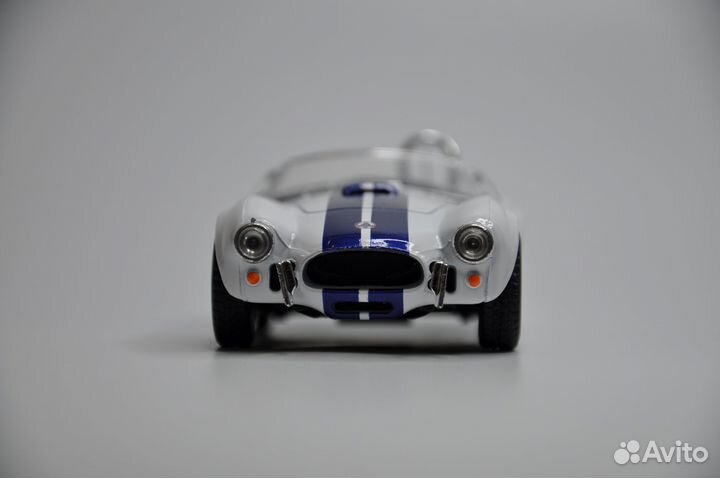 Модель автомобиля Shelby Cobra 427 S/C 1965 металл