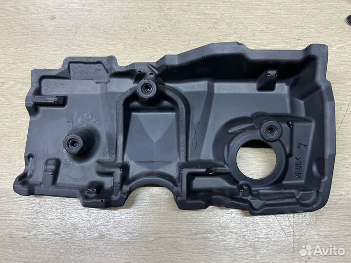 Декоративная накладка двигателя Toyota Rav4 XA50