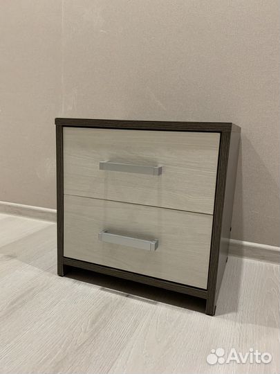 Тумба прикроватная