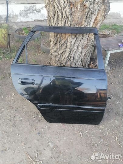 Двери на тайота Caldina St 215 и крыло переднее