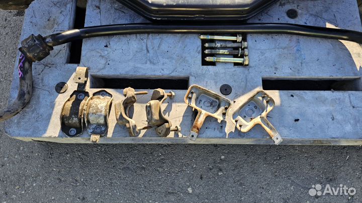 Подрамник передний на Mercedes-Benz W140