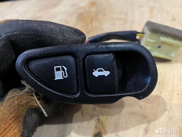 Соната 5 тагаз кнопка открывания крышки лючка