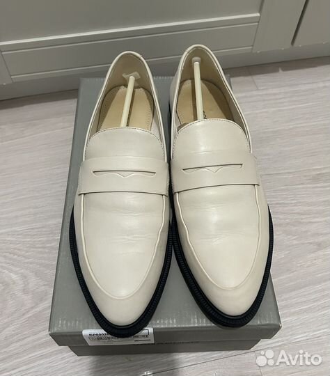 Лоферы vagabond кожаные 38 р-р кремовые