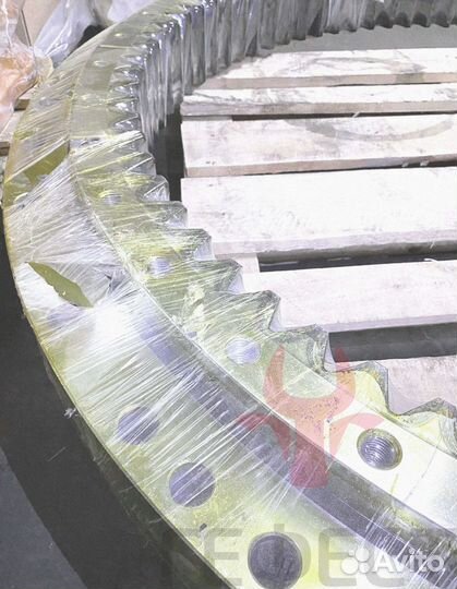 Опорно-поворотный круг Komatsu PC400LC-8