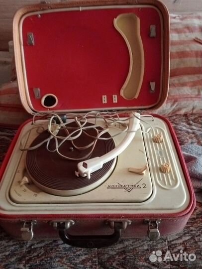 Виниловый проигрыватель