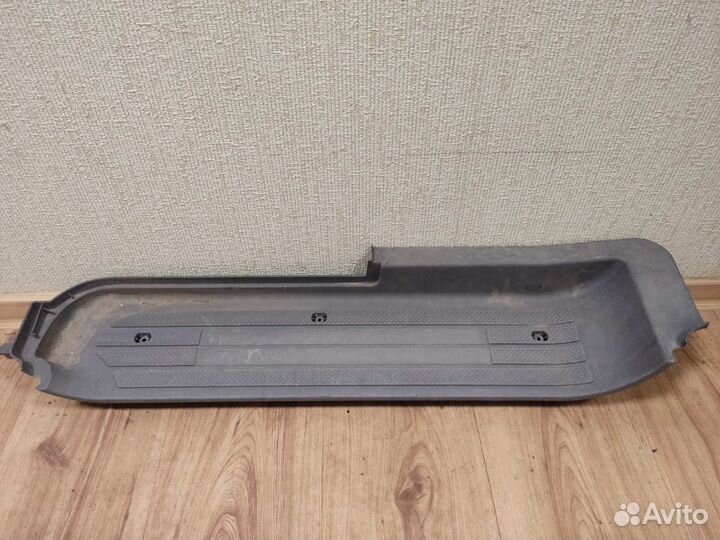 Накладка порога внутренняя перед правая Вито 639
