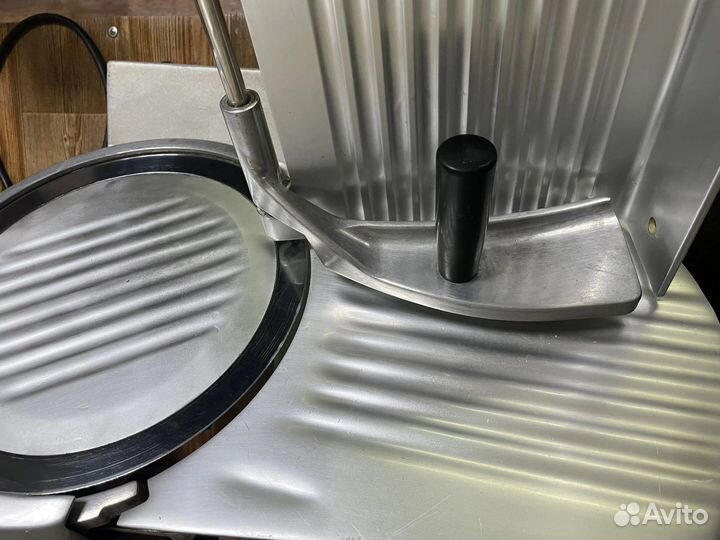 Продаю слайсер в хорошем состоянии