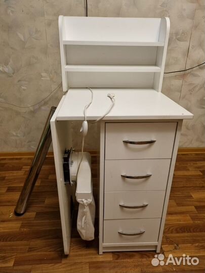 Маникюрный стол складной