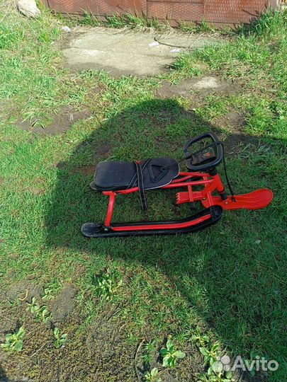 Детский снегокат. Спинка подымается