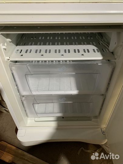Холодильник indesit