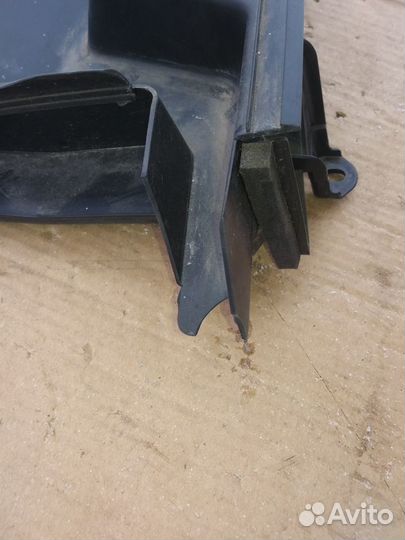 Жабо лобового стекла пр часть Citroen C5 Aircross