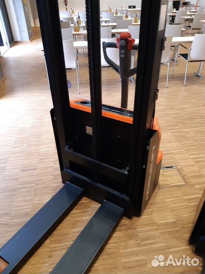 Самоходный штабелер noblelift PSE12N 36