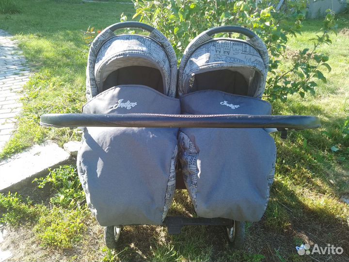 Коляска для двойни