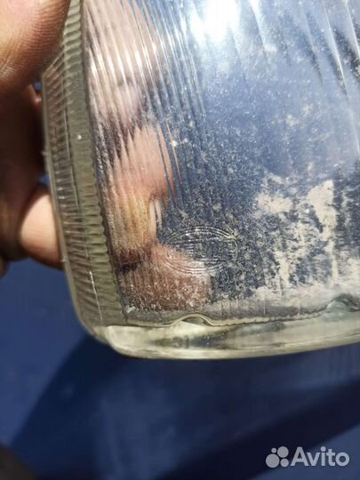 Стекло правой фары Volkswagen Golf 3 hella