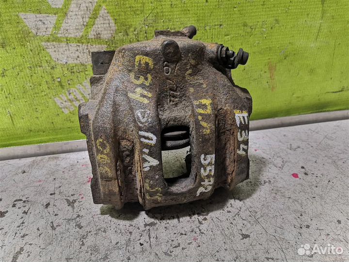 Суппорт передний левый бмв Е34