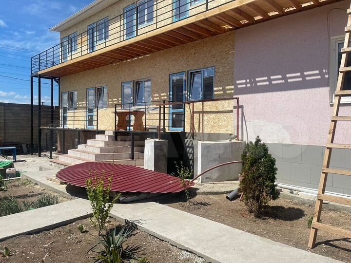 2-к. квартира, 65 м², 1/3 эт.