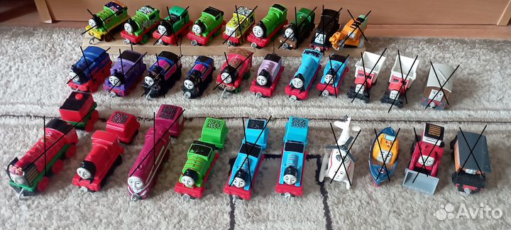 Детские игрушки (паровозики Томас)