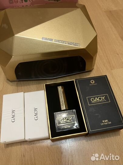 Лампа для ногтей и инструменты для маникюра