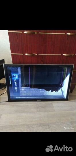 Телевизоры в разборе с разбитой матрицей