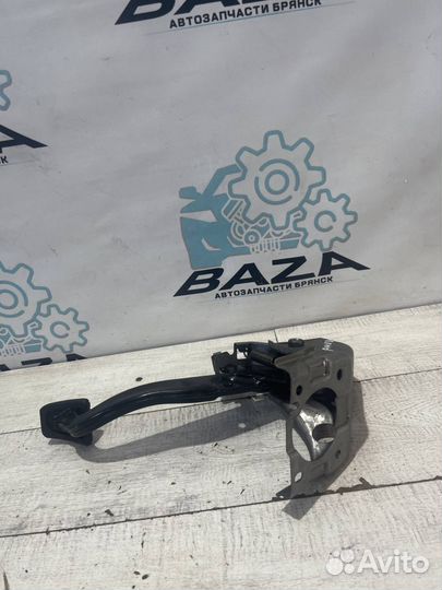 Педаль тормоза Kia Cerato 3