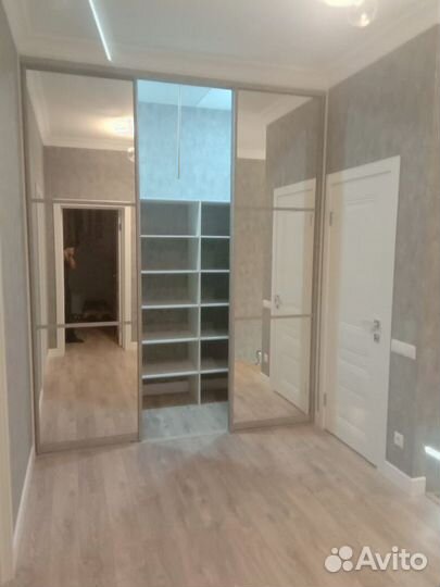 Шкаф с ящиками